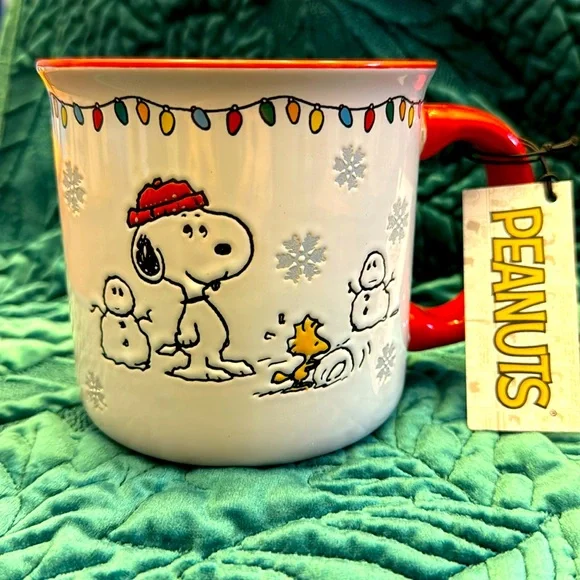 Peanuts Snoopy & Woodstock Holiday mug 20oz design is embossed - Picture 1 of 3